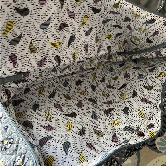 Vera Bradley Deluxe Travel Tote bag - Picture 5 of 5